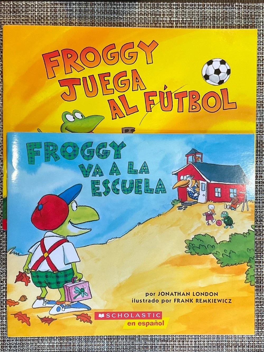 2 Froggy Books in Spanish NWT